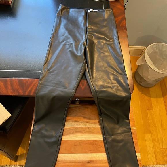 Abercrombie Vegan Leather Leggings - Picture 2 of 3